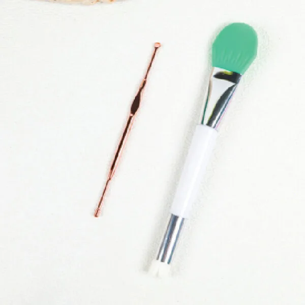 Boxed Mask Brush Two-Piece Set (Random)
