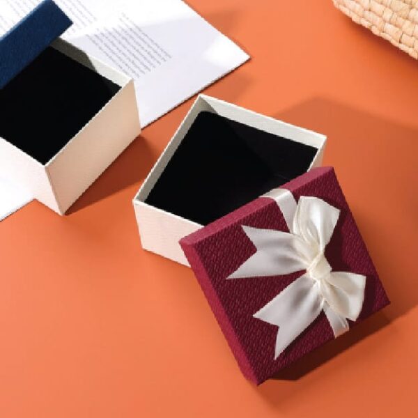 Bow Tie Without Pillow Core Gift Box (9 * 9Cm)