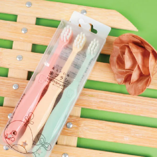 Macaron ChildrenS Three Toothbrushes (480)