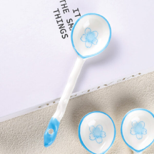 Net Red Twisted Ceramic Spoon (480, Winter)