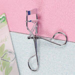 A828 Boxed Alloy Eyelash Curler - Image 2