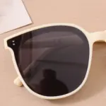 Trendy Large Frame Womens Sunglasses (Beige) - Image 2