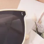 Trendy Large Frame Womens Sunglasses (Beige) - Image 3